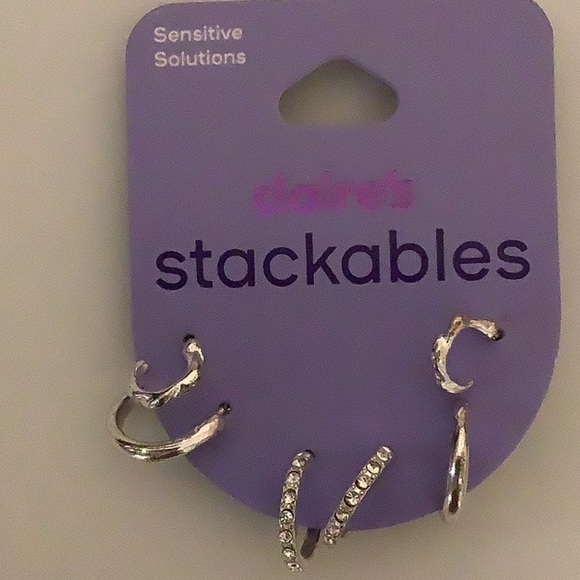 Claire’s 6prs Hoop Earrings Card, 3prs Stackable Earrings, & 1 Anklet. New - Picture 5 of 5